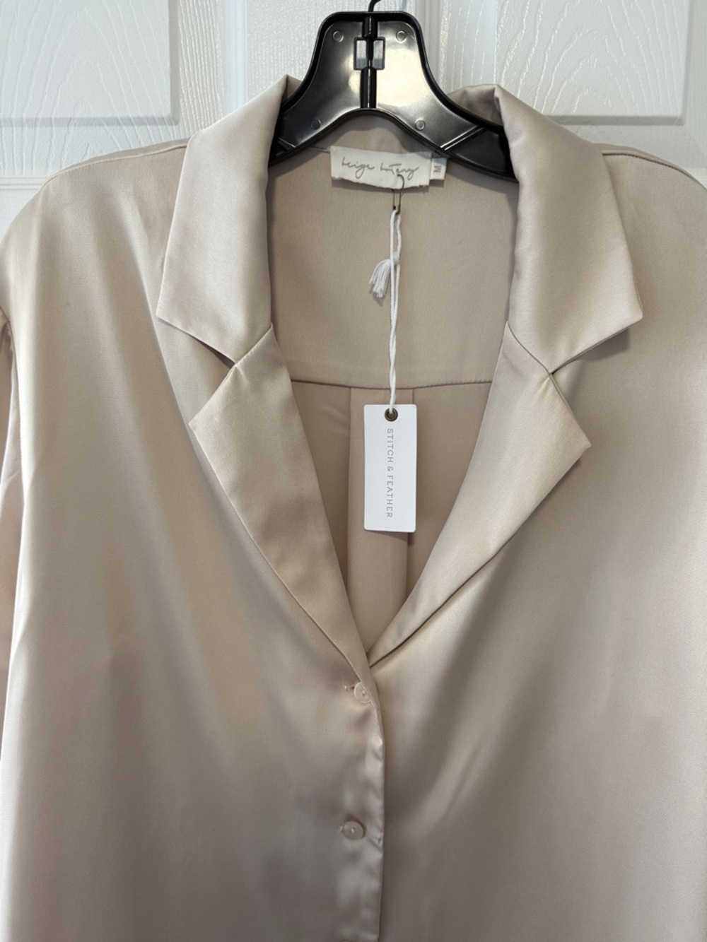NWT BEIGE BOTANY CHAMPAGNE GOLD SATIN BUTTON DOWN SIZE MEDIUM - Picture 3 of 3
